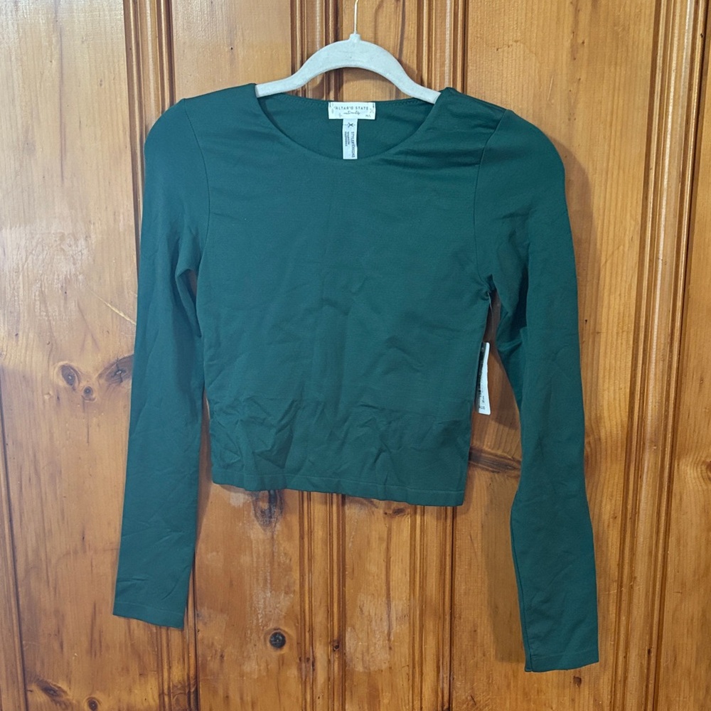 NEW! 🌿 Altar’d State Green Long Sleeve Crop Top 🌿 Size Medium/Large